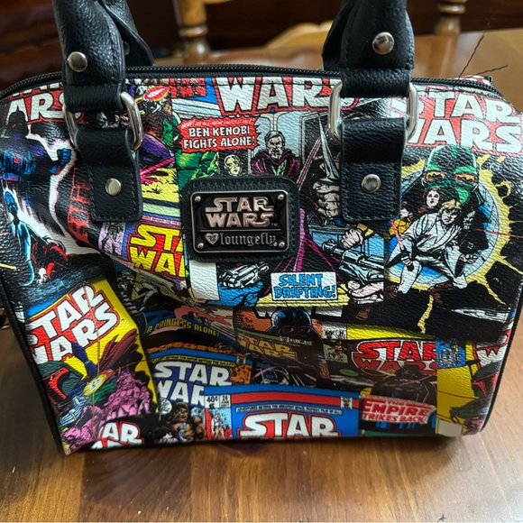 Loungefly - Star Wars Comic bag with removable crossbody strap. - Picture 2 of 7